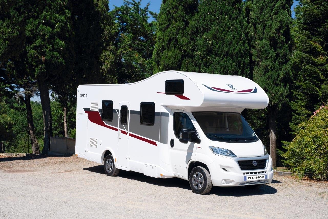 Rimor Seal 9 mobilehome in het groen